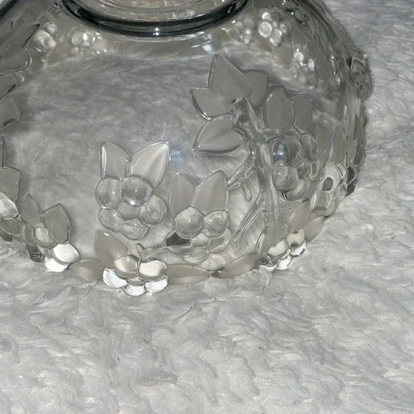 Mikasa Crystal Floral Clear Round bowl EUC - Picture 3 of 5